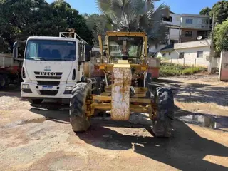 PIRAPETINGA/MG - Patrol Motoniveladora Caterpillar 120k — leilão em Pirapetinga/MG (foto 2)