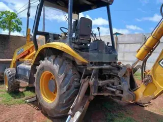 PARAGUAÇU/MG - Retroescavadeira Randon, modelo RK406, tração 4x4 — leilão em Paraguaçu/MG (foto 2)
