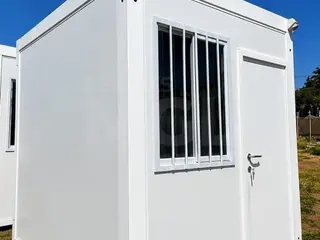 ITAÚNA/MINAS GERAIS - CONTAINER MATERIAL TÉRMICO; TIPO MODULAR; SANITÁRIO MASCULINO - MODELO 01 (3 V + 3 V + 3 P + 1 M) - 244CM X 595CM X 295CM - NOVO - PA 9F7Z2D7 — leilão em Belo Horizonte/MG
