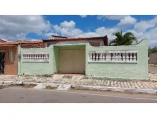 Endereço do Imóvel: Rua C, 112, Tipo C, Cohab, Aracati, CE, 62800000 Casa, Padrão, Ocupado. Área(s): 173 m² de área terreno, 45 m² de área construída.… — leilão em Aracati/CE