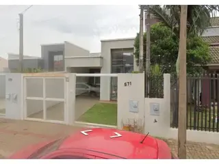 Rua Flávio Sérgio Rotta, n° 571. Casa (Unidade) n° 2 (parte do Lote 5 da Quadra 22), Condomínio Residencial Zuchetto IV. Áreas totais: Terreno: 180,025m², e… — leilão em Cascavel/PR