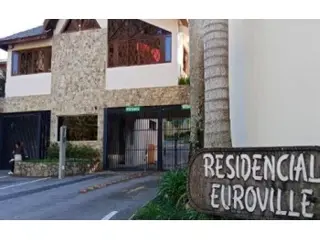 Lote nº 04, da quadra "A", do loteamento denominado "Residencial Euroville", na cidade, município e comarca de Carapicuíba, Estado de São Paulo, medindo… — leilão em Carapicuíba/SP