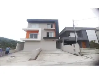 Casa, situada na Rua 11, n° 210, Lote nº 59 da Quadra "K" do loteamento Terra Nobre 2, Furquim, Cotia/SP. Área de terreno: 125,00m², Área construída:… — leilão em Cotia/SP