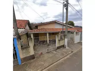 DIREITOS SOBRE A PROPRIEDADE - Casa, situada à Rua Nossa Senhora dos Remédios, 41-A, Bairro Arraial, Tuiut/SP. — leilão em Tuiuti/SP