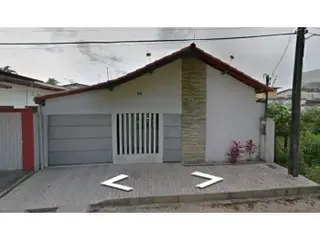 Casa. Rua Ataulfo Alves, nº 35, Lote 20, Quadra L. Recanto Lago. Área terreno: 225,00m², Área construída: 260,47m². Matr. 4.228 do 1º° CRI de TEIXEIRA DE… — leilão em Teixeira de Freitas/BA