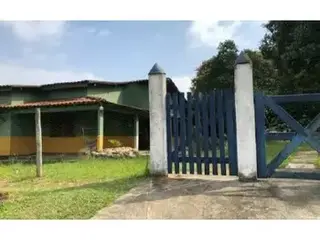 Casa. Lote 4, 5 e 6 da Quadra 13, Loteamento Cidade Satélite de Itaboraí, Rua das Cravinas (antiga Rua 304), nº 13, Duques. Área construída: 157,19m² e Área… — leilão em Tanguá/RJ