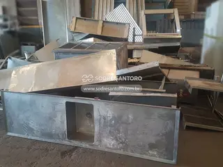 sucata de inox; mesas, balcão, corre mão, etc... — leilão em Guarulhos/SP