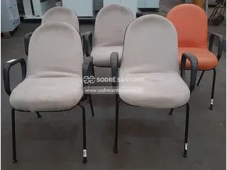 5 cadeiras fixas c/ braços giroflex — leilão em Guarulhos/SP