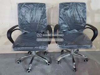 2 cadeiras giratórias — leilão em Guarulhos/SP