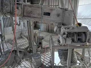 SISTEMA DE ARMAZENAGEM DE CIMENTO COM SILO METÁLICO AÉREO CILÍNDRICO, CAP. 2.000 TON. E 37 M DE ALTURA, SOPRADOR ATLAS COPCO ZS 4 VSD, ANO: 2023, MOTOBOMBA DE ROSCA 75 HP, SOPRADOR ROBUSCHI E FILTRO DE MANGAS (Ref.: F / ARMAZENAGEM 2) — leilão em Açailândia/MA (foto 14)