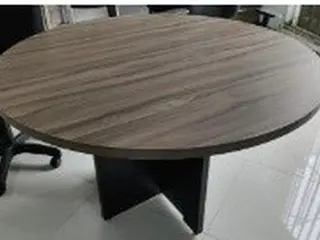 MESA CIRCULAR DE ESCRITÓRIO (Ref.: IT-024) — leilão em Curitiba