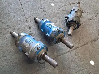 PEÇAS P/ BOMBAS WEIR: BUCHAS, EIXOS, RALOS, SEDES, REVESTIMENTOS E OUTROS (APROX. 99 PÇS) — leilão em Maracás/BA (foto 8)
