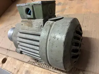 MOTOR SIEMENS 0,25KW, 3F, 2.765 RPM (01 PÇ) (Ref.: 1062) — leilão em Santo André/SP (foto 6)