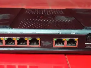 PEÇAS DIVERSAS: FIREWALLS, APPLIANCES E COMPONENTES DE RÁDIO (APROX. 39 PÇS) — leilão em Caucaia/CE (foto 3)