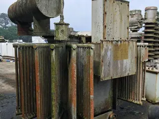 TRANSFORMADOR ELÉTRICO TRIFÁSICO Á ÓLEO DEDINI, POT. 750 KVA (Ref.: JAT) — leilão em Santo André (foto 4)