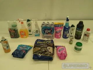 ITENS DE LIMNPEZA: SABÃO LIQUIDO BRILHANTE 5L, LAVA ROUPA URCA 5L, SABÃO LÍQUIDO OMO LAVAGEM PERFEITA 5L, UP OX - LIMPADOR MULTIUSO E OUTROS (APROX. 131 UN) (Ref.: SB0033970) — leilão em Embu das Artes/SP (foto 8)