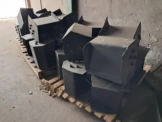 EQUIPAMENTOS DIVERSOS COM SILO METÁLICO VERTICAL, BOMBA DE ROSCA PARA CIMENTO COM VÁLVULA HAVER, REDUTOR SEW, 04 ROSCAS TRANSPORTADORAS, 30 CANECAS E ELEMENTOS DE DESGASTE DE MOINHO (Ref.: N / EQPTOS P/ REAPROVEITAMENTO) — leilão em Açailândia/MA (foto 4)