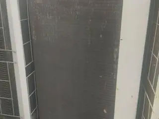 MÁQUINAS DE AR-CONDICIONADO SUCATEADOS, BALCÕES REFRIGERADOS, FORNO ELÉTRICO INDUSTRIAL E OUTROS (Ref.: Loja 1416) — leilão em Rio de Janeiro/RJ (foto 4)