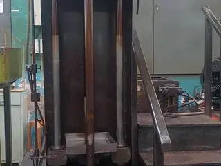 BORRACHADEIRA VERTICAL HIDRÁULICA (Ref.: 79) — leilão em São Paulo