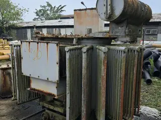 TRANSFORMADOR ELÉTRICO TRIFÁSICO Á ÓLEO DEDINI, POT. 750 KVA (Ref.: JAT) — leilão em Santo André