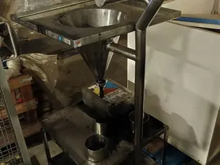 ESCADA, ESTRUTURA COM GUARDA CORPO, ESTANTE METÁLICA E OUTROS (Ref.: EAQ_EAT/ PRÉDIO ADES) — leilão em Pouso Alegre/MG (foto 17)