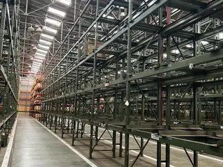 144 POSIÇÕES DE PORTA PALLETS COM APROX 8,00 MTS, DISTRIBUIDOS EM 9 MONTANTES COM APROX 8,00 MTS E 80 LONGARINAS COM 3,50 MTS. PERFAZENDO 8 MÓDULOS- NÃO ACOMPANHA SUPORTE PARA PALETE (Ref.: MCD) — leilão em São Paulo (foto 5)