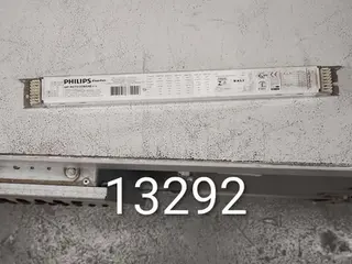 LÂMPADAS FLUORESCENTES, LUMINÁRIAS LED, REATOR ELETRÔNICO E OUTROS (APROX. 657 PÇS) — leilão em São Paulo (foto 3)