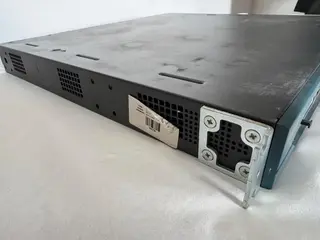 ROTEADOR CISCO 2811 ,MEMÓRIA RAM DE 256 MB; SAÍDAS INTERFACE FASTETHERNET; SLOTS SERIAIS; (REF. HXH) (01 PÇ) (Ref.: 1056) — leilão em Santo André/SP (foto 4)