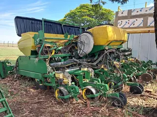 PLANTADEIRA ADUBADEIRA JOHN DEERE 2126A C/ 26 LINHAS, ANO: 2013, SÉRIE: 1CQ2126ACD0090560 (Ref.: 43001) — leilão em Goiatuba/GO (foto 28)
