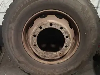 06 UNIDADES DE- PNEUS 295 RODA DE FERRO USADOS / MARCA: DIVERSOS TIPO II. (Ref.: DR539) — leilão em São Bernardo do Campo (foto 11)