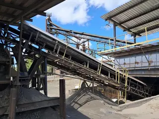 SISTEMA DE SECAGEM E DOSAGEM DE ESCÓRIA COM SECADOR ROTATIVO BRASPROCESS À DIESEL, SILOS DE 50 TON. COM DOSAGEM SCHENCK, PENEIRA VIBRATÓRIA, MOEGA, TRANSPORTADORES E PERIFÉRICOS (Ref.: A / PROCESSAMENTO DE ESCÓRIA) — leilão em Açailândia/MA (foto 3)