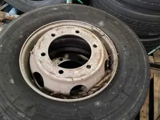 18 UNIDADES DE- PNEUS 325 RODA FERRO USADOS / MARCA: DIVERSOS TIPO II. (Ref.: DR391) — leilão em São Bernardo do Campo (foto 4)