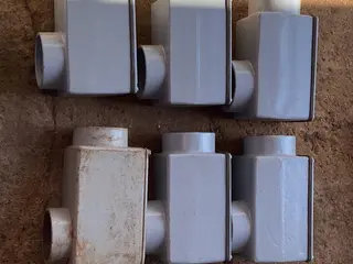 SUCATA DE CONDULETE, CAIXA COMUTADORA, PLUG MACHO, UNIDADE SELADORA E OUTROS (APROX. 309 PÇ) (Ref.: 24° LOTE) — leilão em Capinópolis/MG (foto 22)