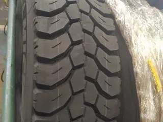 13 PNEUS MICHELIN 275/80 R22.5 E 295/80 R22.5 (Ref.: DR255) — leilão em São Bernardo do Campo (foto 5)