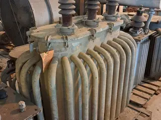 TRANSFORMADOR ELÉTRICO TRIFÁSICO Á ÓLEO, POT. 1000 KVA (Ref.: JAI) — leilão em Santo André (foto 2)