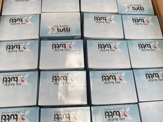 APROX. 400 PEÇAS COLA BASTÃO 10 GRAMAS TUTTI — leilão em São Caetano do Sul (foto 2)