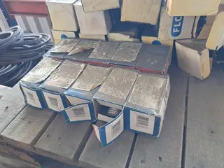 MATERIAIS ELÉTRICOS/ELETRÔNICOS: ELETRODOS, DETECTORES, LÂMPADAS, RESISTÊNCIAS E OUTROS (APROX. 650 PÇS) — leilão em Maracás/BA (foto 16)