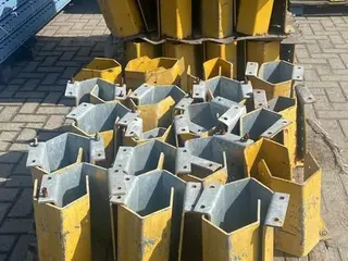 20 PROTETORES DE PÉS DE PORTA PALETES (Ref.: 21444) — leilão em São Paulo (foto 5)