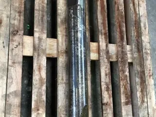 01 PONTEIRA P/ ROMPEDOR HIDRÁULICO P/ ESCAVADEIRA — leilão em São Caetano do Sul (foto 4)