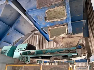 SISTEMA DE RECEPÇÃO E ARMAZENAGEM DE AGREGADOS COM 02 SILOS COMPARTIMENTADOS DE 130 TON. COM DOSAGEM SCHENCK, GALPÃO DE CLÍNQUER DE 1.000 M², MOEGA, ELEVADOR DE CANECAS AUMUND E TRANSPORTADORES (Ref.: B / PROCESSAMENTO DE AGREGADOS) — leilão em Açailândia/MA (foto 22)