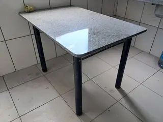 MOBILIÁRIOS COM MESAS EM L, MESA DE REUNIÃO BIPARTIDA, MESA COM TAMPO DE GRANITO, ARMÁRIOS METÁLICOS, BEBEDOUROS E CORTINA DE AR KOMECO (Ref.: L / ALMOXARIFADO, PCM, ENSACADEIRA E LABORATÓRIO) — leilão em Açailândia/MA (foto 8)