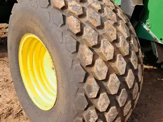 COLHEDORA DE GRÃOS C/ PLATAFORMA DE CORTE JOHN DEERE 9770 STS, ANO AQUIS.: 2012, SÉRIE: 1CQ9770ATC0091582 (Ref: 25498_25497) — leilão em Sinop/MT (foto 8)