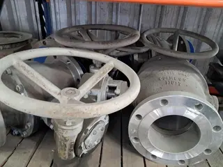 VÁLVULAS ESFERA 6 POL. BIPARTIDA - AÇO INOX SUPER DUPLEX (APROX. 4 PÇS) — leilão em Maracás/BA (foto 8)