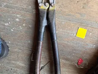 ALICATE DE COMPRESSÃO HIDRÁULICA E OUTROS (35 UN) — leilão em Cataguases/MG (foto 11)