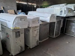 17 CONJUNTOS DE AR CONDICIONADO TIPO SPLIT SPRINGER, GREE, ELGIN E CARRIER, DE 12.000 A 57.000 BTUS, 220V, DESINSTALADOS, SEM GÁS E SEM DUTOS (Ref.: L / GALPÃO GUSA) — leilão em Açailândia/MA (foto 7)