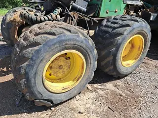 HARVESTER DE PNEUS JOHN DEERE 1270G 8X8, ANO AQUIS.: 2018, SÉRIE: 1WJ1270GEJD004139 (Ref: 9HG51) — leilão em Belo Oriente/MG (foto 9)