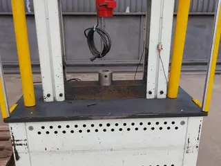 MAQUINA DE TRAÇÃO KRATOS K10.000 (10.000 KGF) COM PAINEL (Ref.: 21557) — leilão em São Paulo (foto 8)