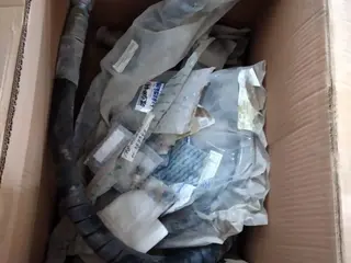 PEÇAS KOMATSU, CONJ. SENSOR TEMPERATURA, MANGUEIRA, RETENTOR E OUTROS (APROX. 56 PÇS) (Ref.: LOTE 03) — leilão em Brasília/DF (foto 57)