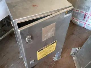 VÁLVULA, CHAVE DE PARTIDA, INVERSOR, CONTROLADOR, FONTE E OUTROS (Ref.: CONTAINER 01) — leilão em Pouso Alegre/MG (foto 19)