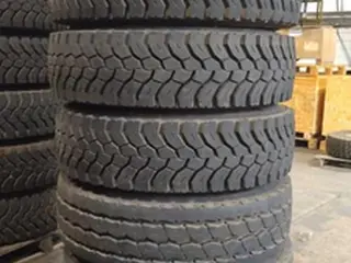 18 PNEUS (USADOS) 295/80R22.5 MICHELIN, COM RODA DE FERRO TIPO: I (Ref.: DR567) — leilão em São Bernardo do Campo/SP (foto 2)